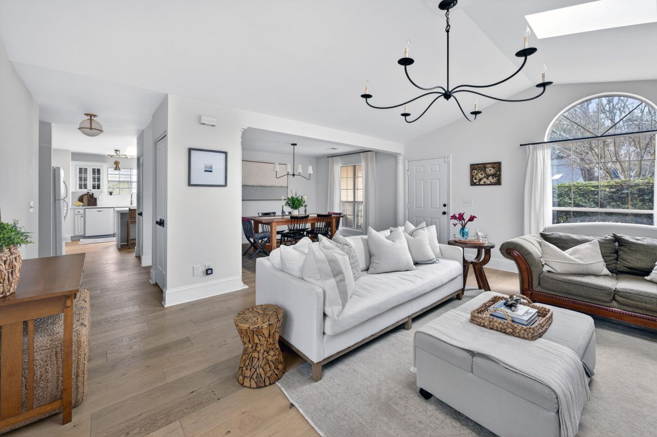 1258 Llewellyn Road Photo 4