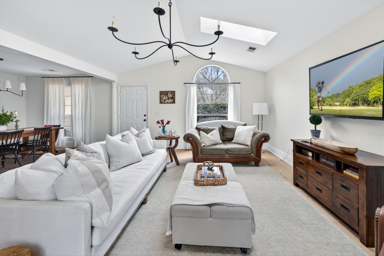 1258 Llewellyn Road Photo 5