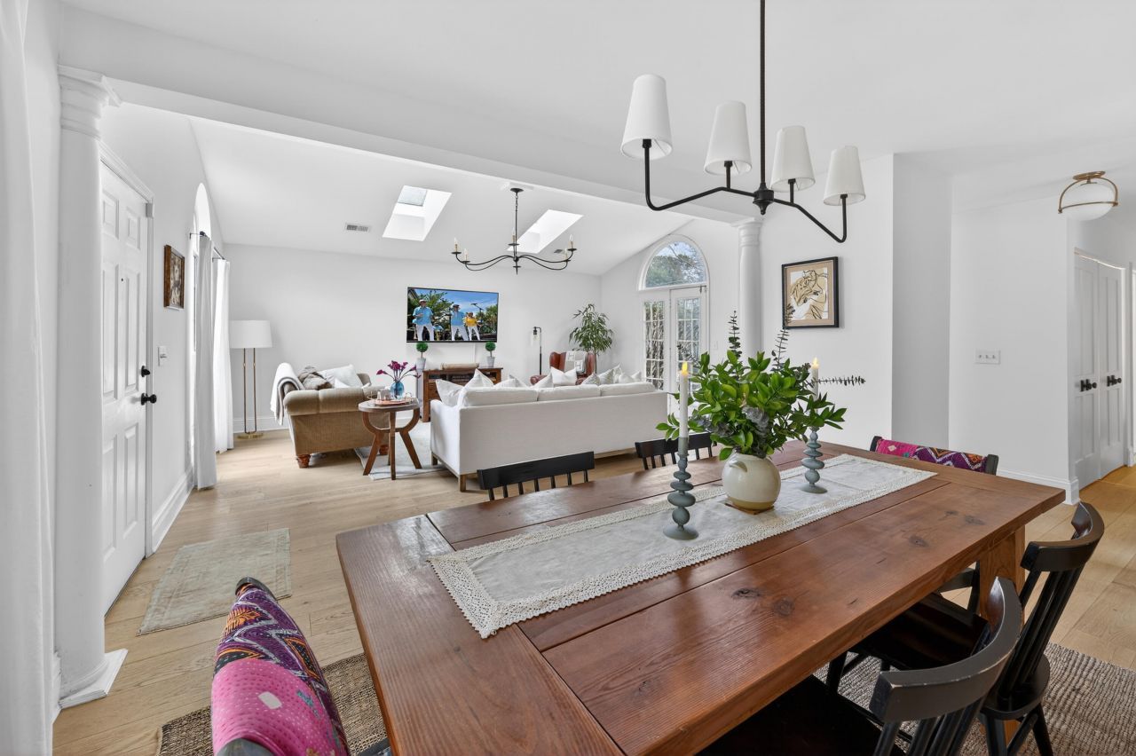 1258 Llewellyn Road Photo 6