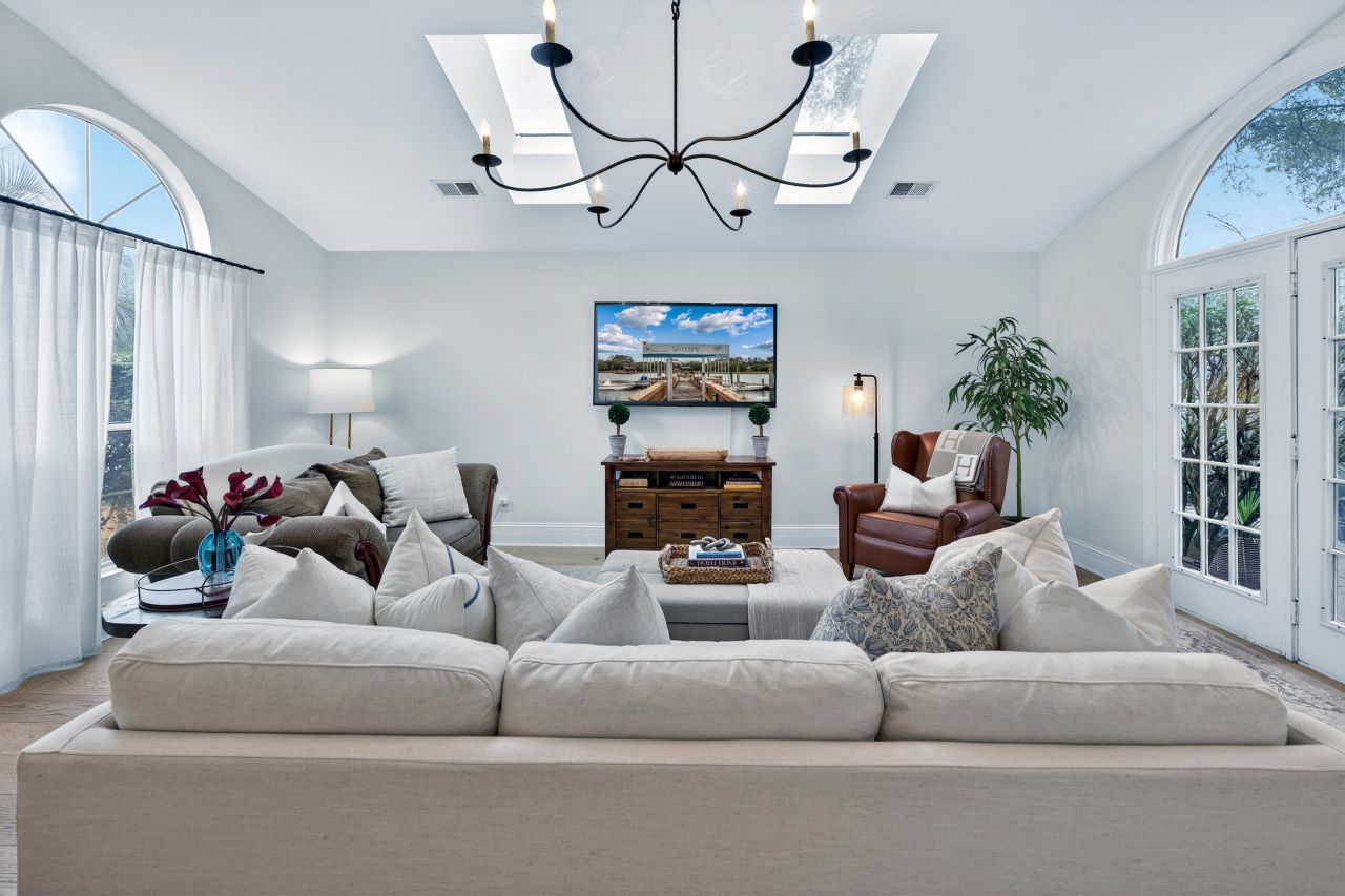 1258 Llewellyn Road Photo 7