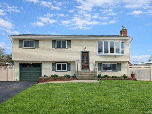 41 Richmond Street , Islip, NY 11751