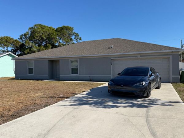 2143 SE Trillo Street, Port Saint Lucie, FL 34952