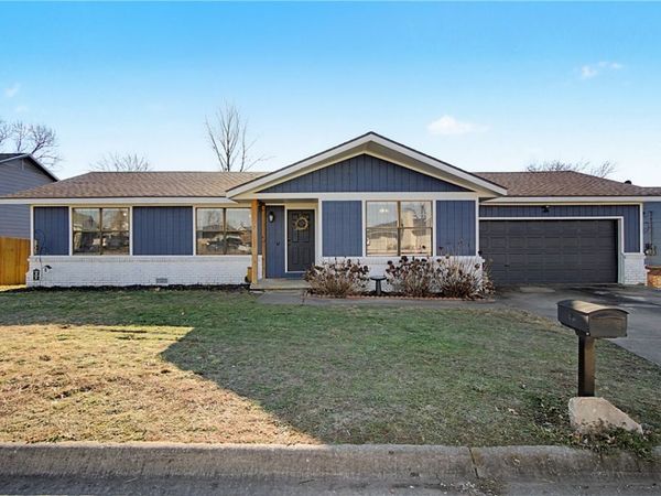 924 S 25th Street, Rogers, AR 72758