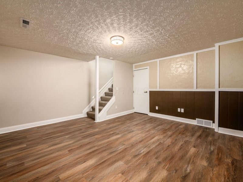 7912 Meadowhaven Boulevard, Columbus, OH 43235 Photo 14