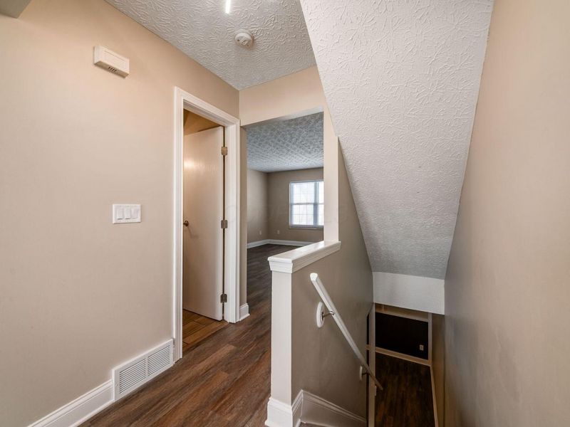 7912 Meadowhaven Boulevard, Columbus, OH 43235 Photo 6