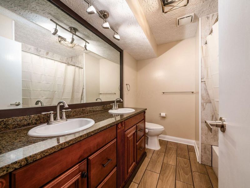 7912 Meadowhaven Boulevard, Columbus, OH 43235 Photo 7