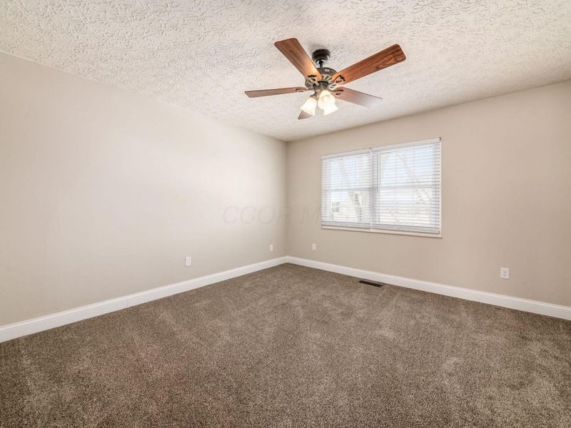 7912 Meadowhaven Boulevard, Columbus, OH 43235 Photo 9