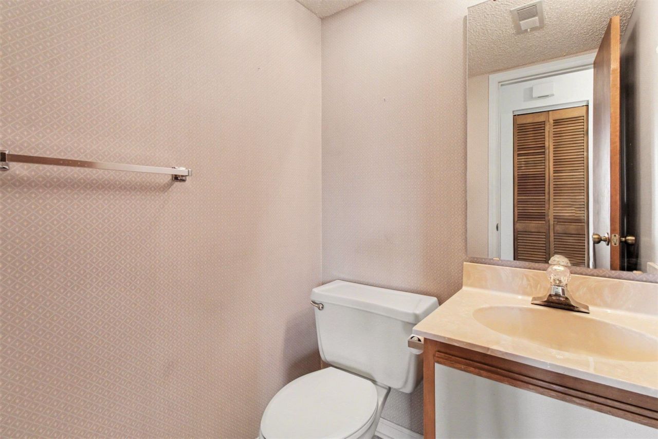 922 Fairwood Lakes Ln.  Photo 17