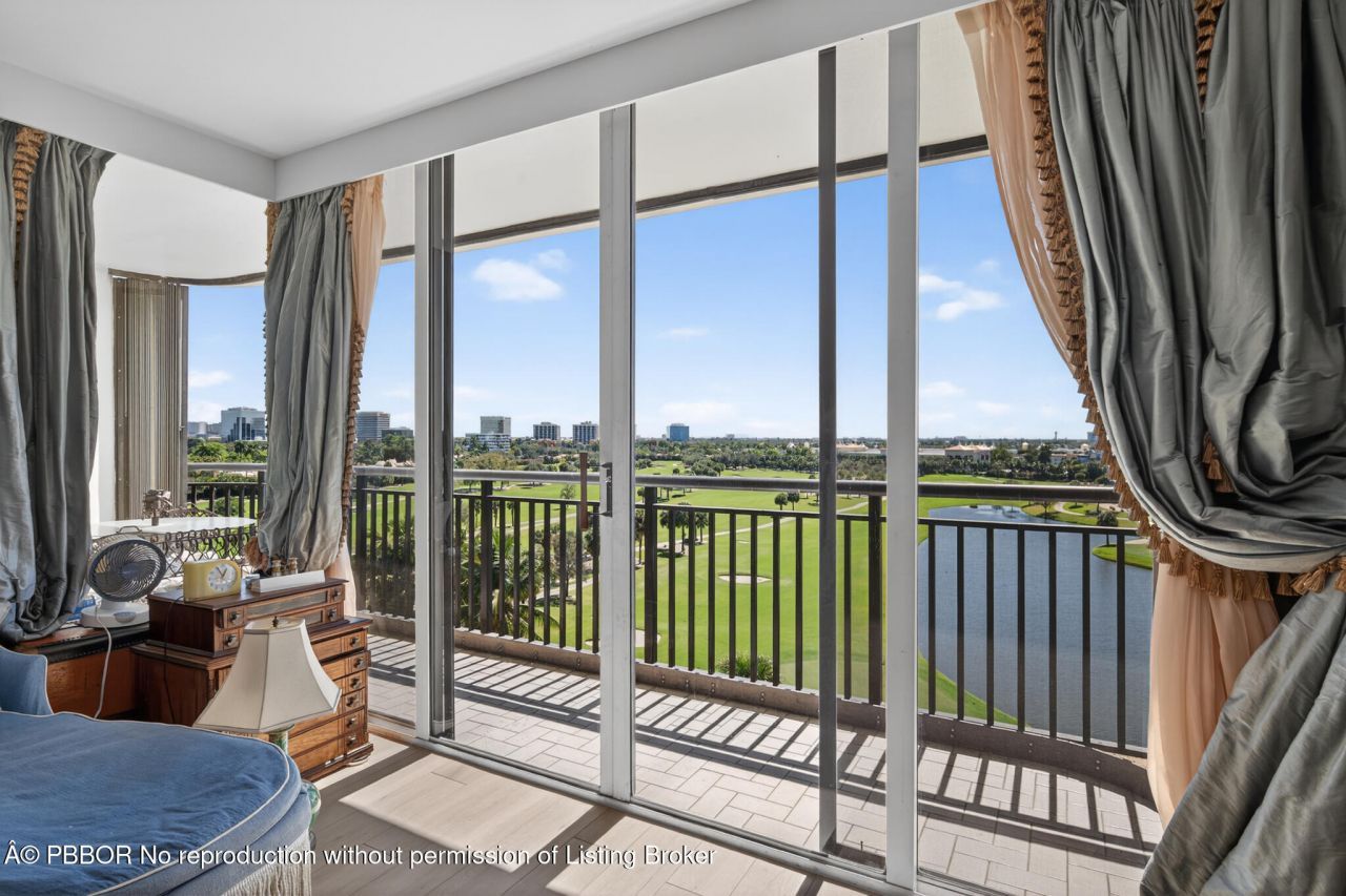 2427 Presidential Way, Unit APT 803, West Palm Beach, FL 33401 Photo