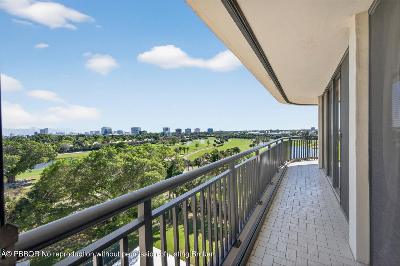 2427 Presidential Way, Unit APT 803, West Palm Beach, FL 33401 Photo