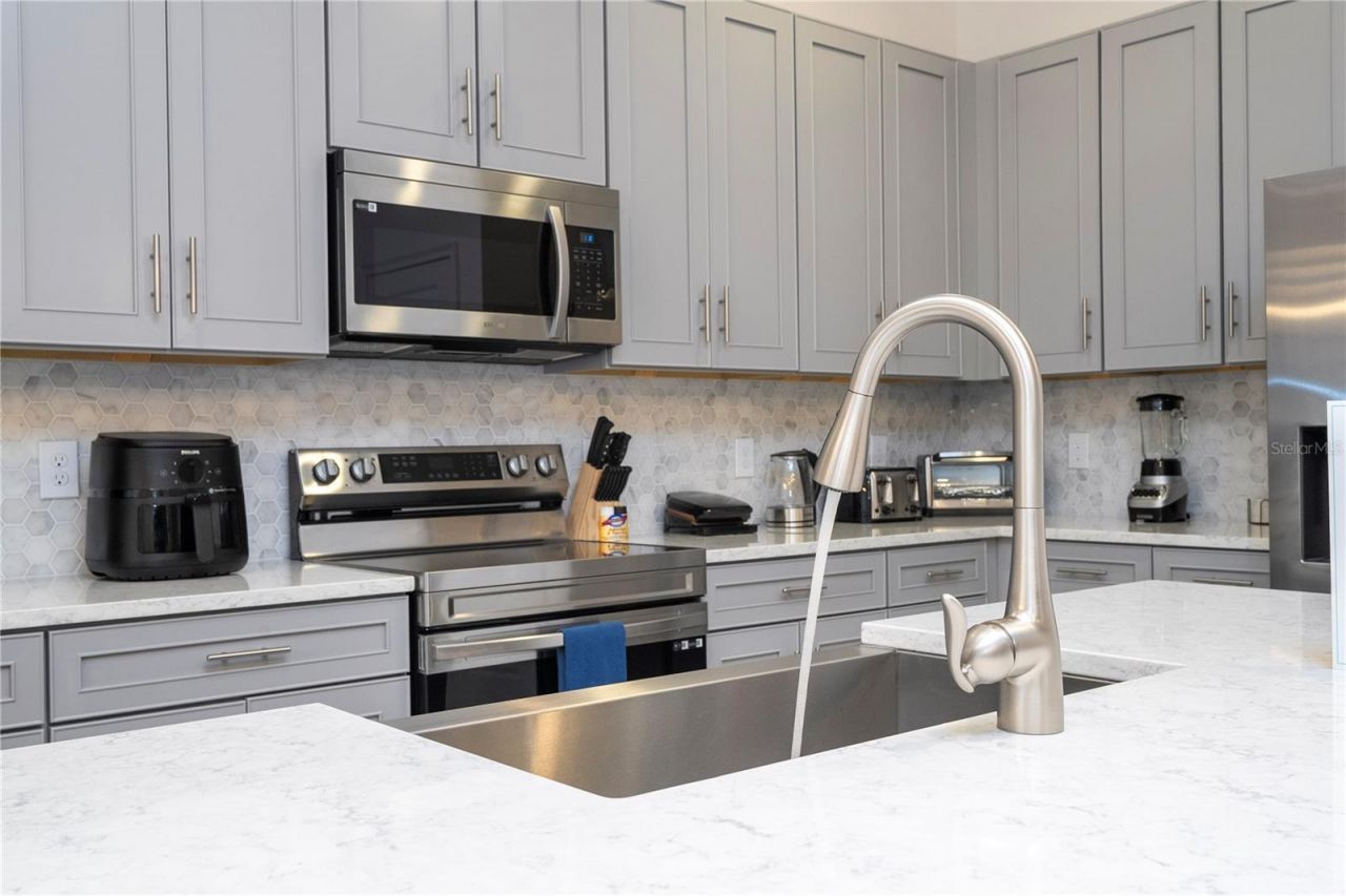 5860 High Seas Drive, Orlando, FL 32821 Photo