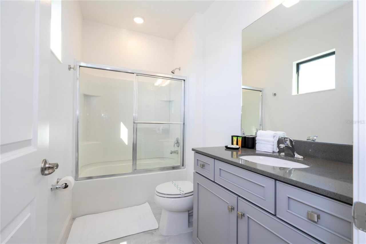 5860 High Seas Drive, Orlando, FL 32821 Photo