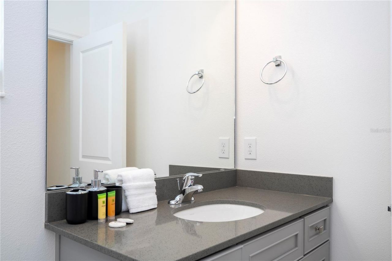 5860 High Seas Drive, Orlando, FL 32821 Photo