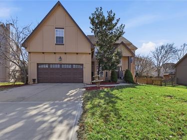 5920 NE Ruby Lane, Lee's Summit, MO 64064