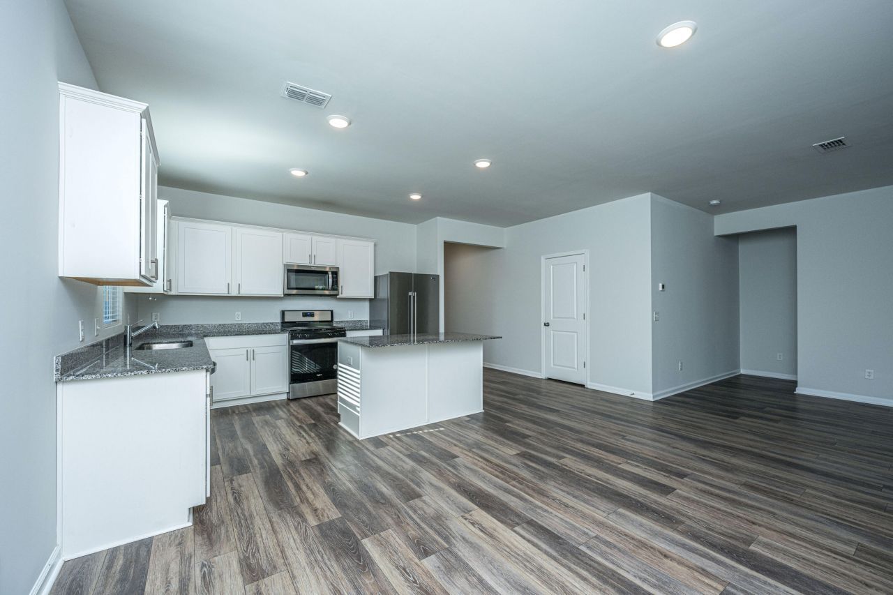 299 W Bradford Pointe Drive Photo 10