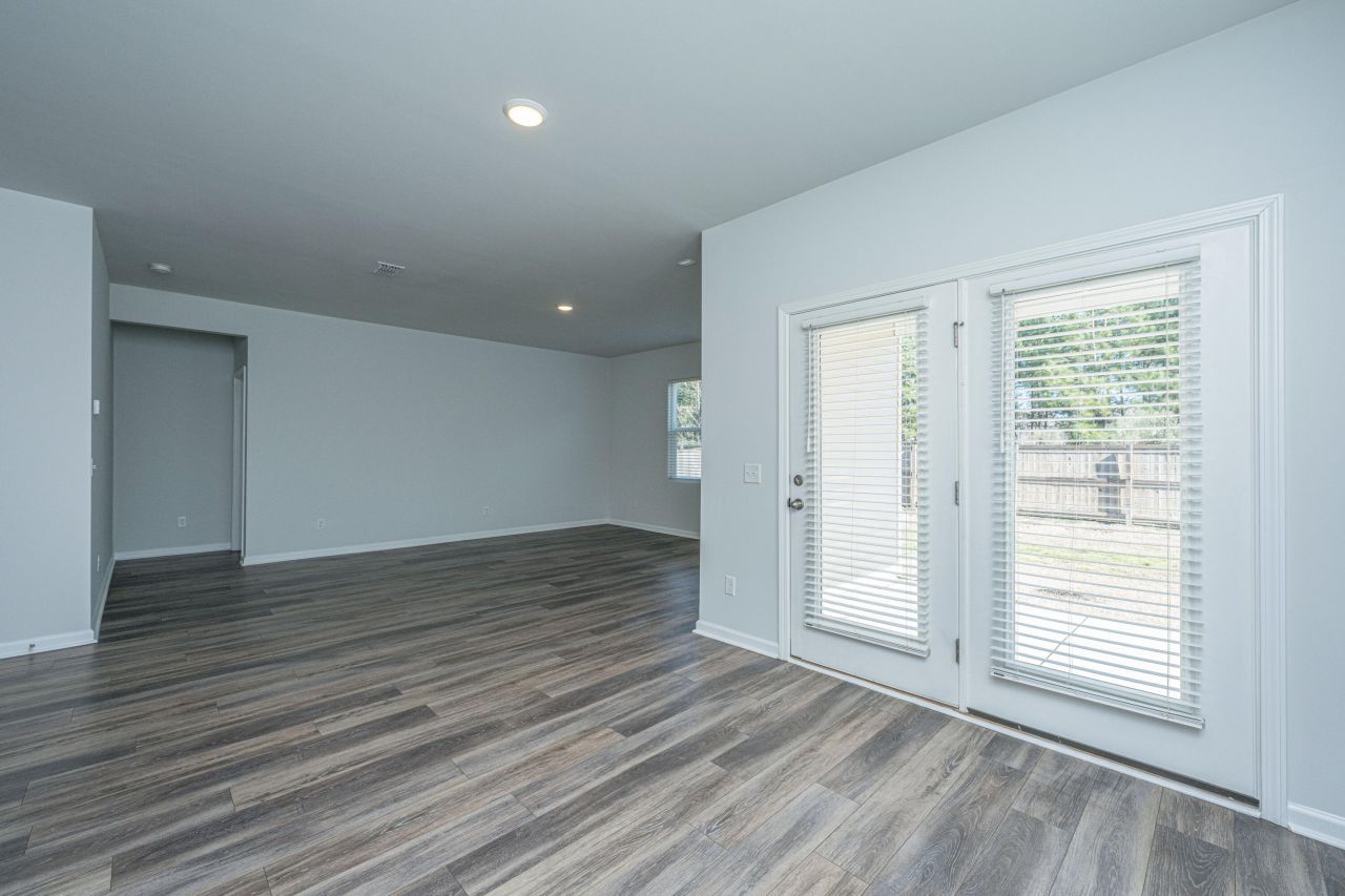 299 W Bradford Pointe Drive Photo 16