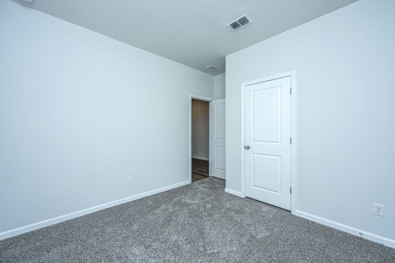 299 W Bradford Pointe Drive Photo 31