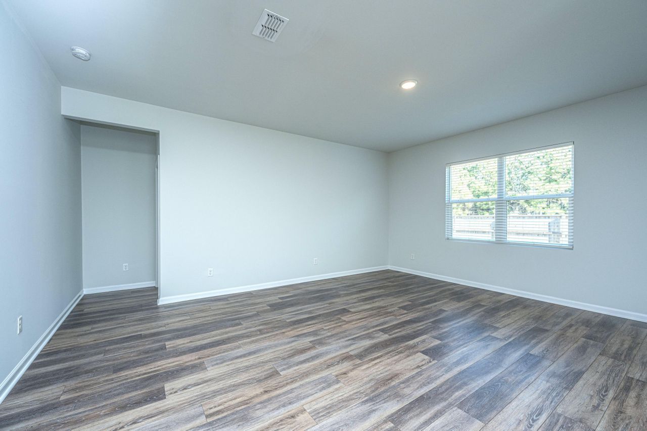 299 W Bradford Pointe Drive Photo 7