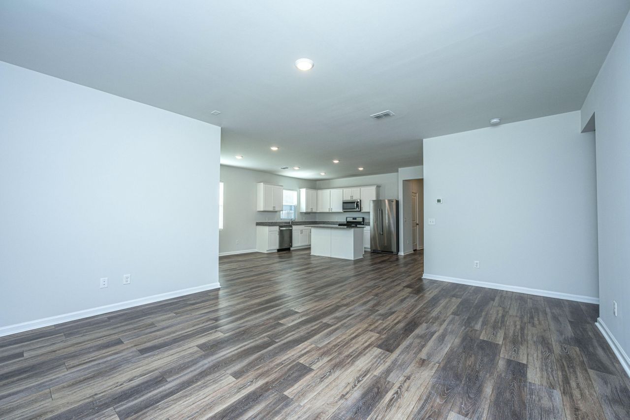 299 W Bradford Pointe Drive Photo 8