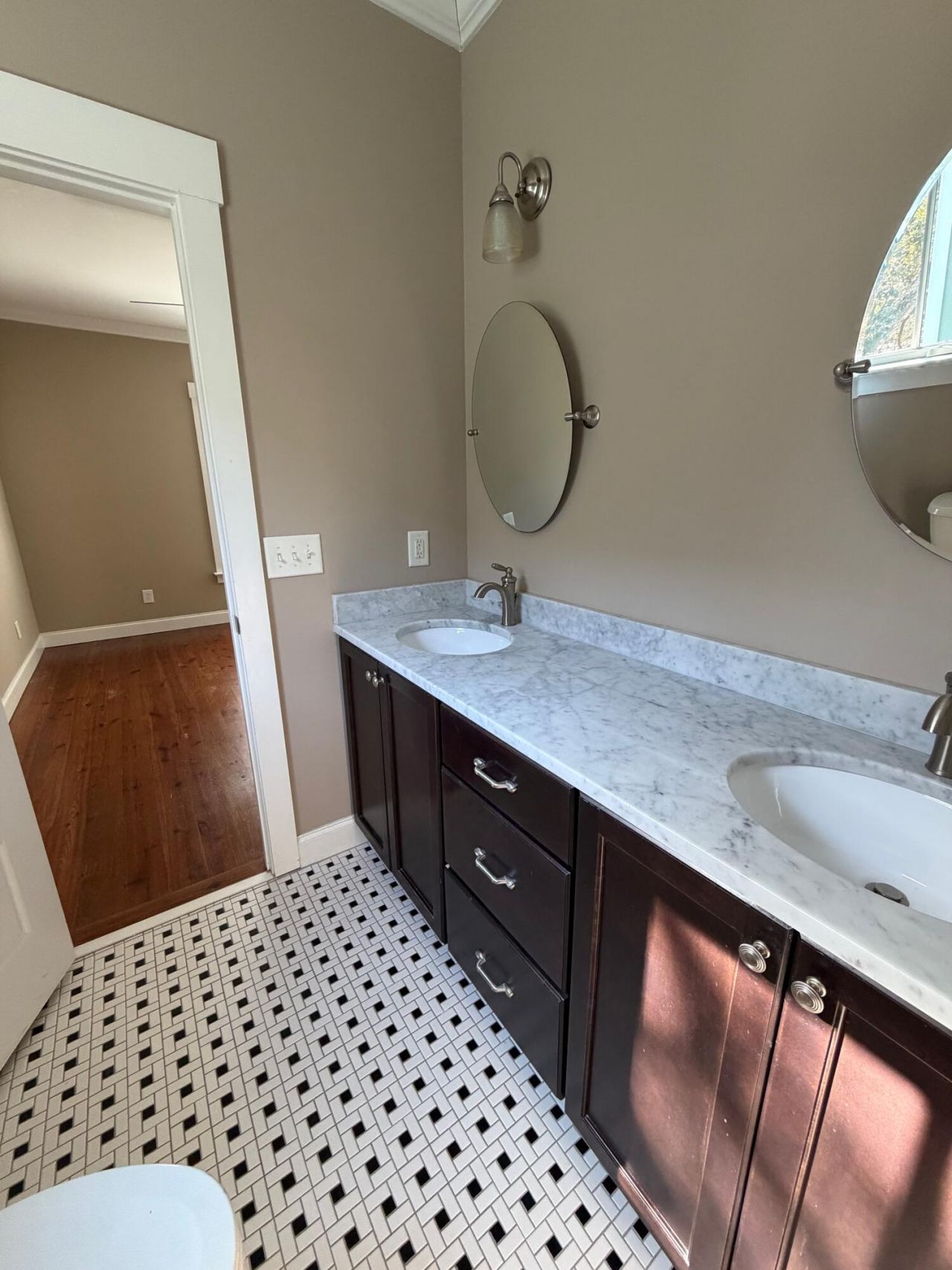 19 Engel Street Photo 16