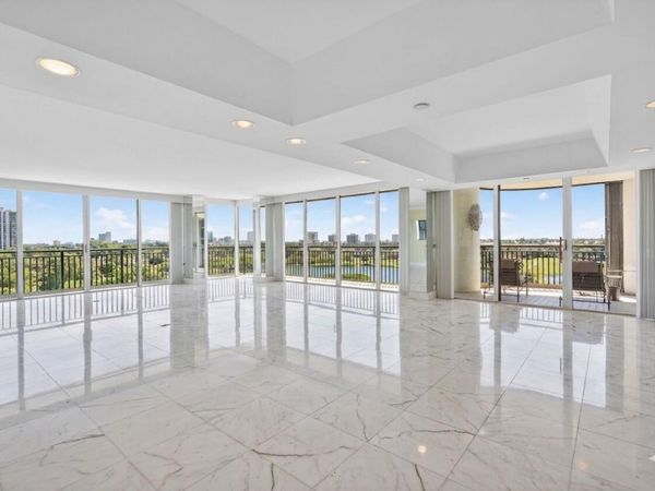 2427 Presidential Way, Unit 803, West Palm Beach, FL 33401