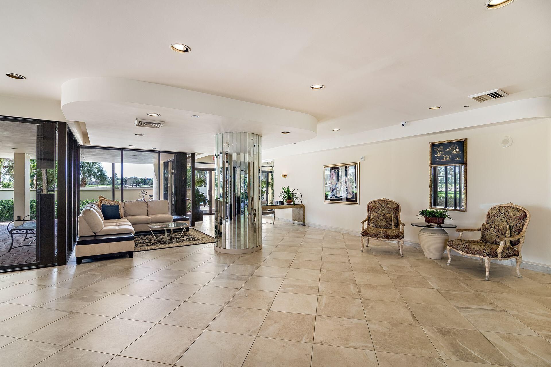 2427 Presidential Way, Unit 803, West Palm Beach, FL 33401 Photo