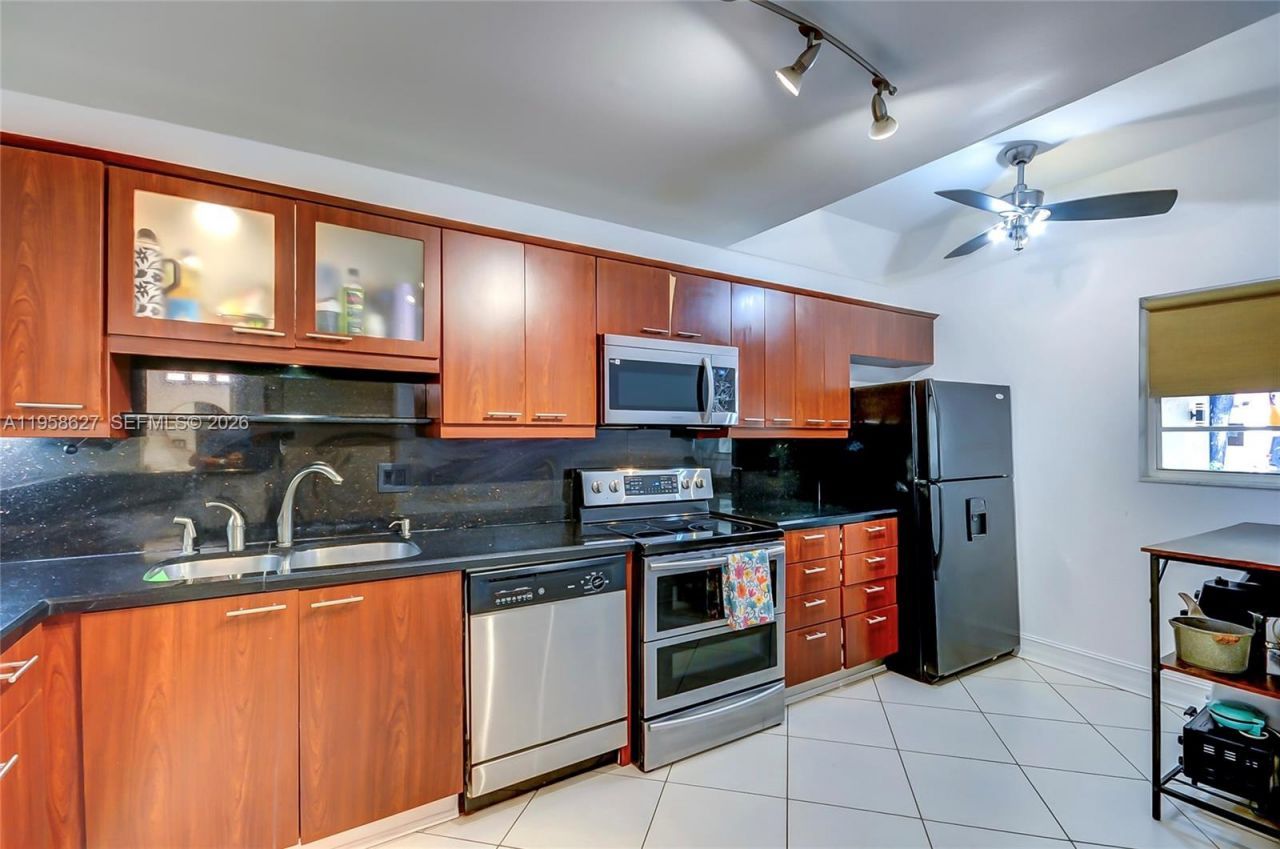 3831 Estepona Ave , Unit 11-D-2, Doral, FL 33178 Photo