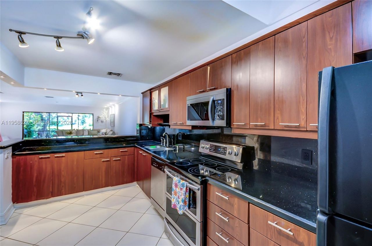 3831 Estepona Ave , Unit 11-D-2, Doral, FL 33178 Photo