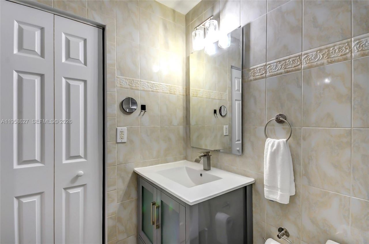 3831 Estepona Ave , Unit 11-D-2, Doral, FL 33178 Photo