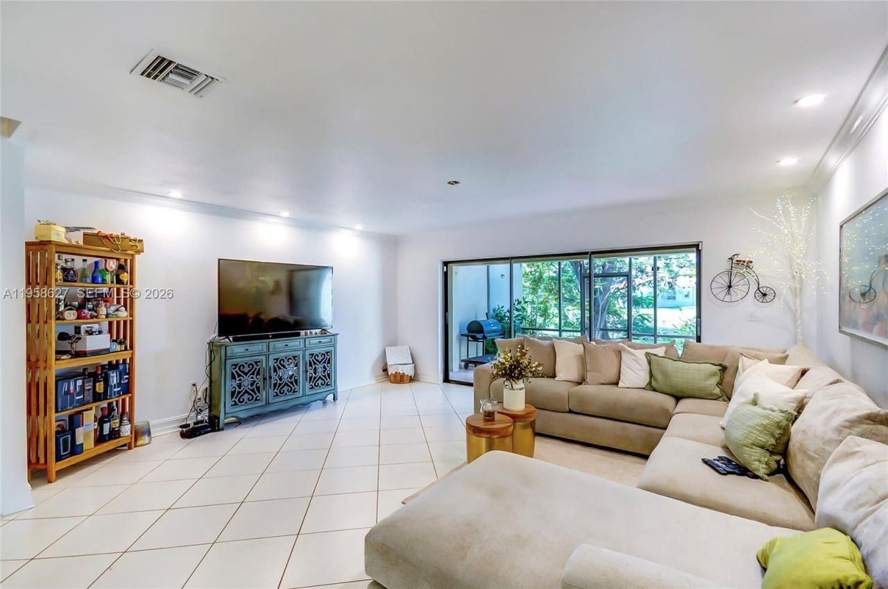 3831 Estepona Ave , Unit 11-D-2, Doral, FL 33178 Photo