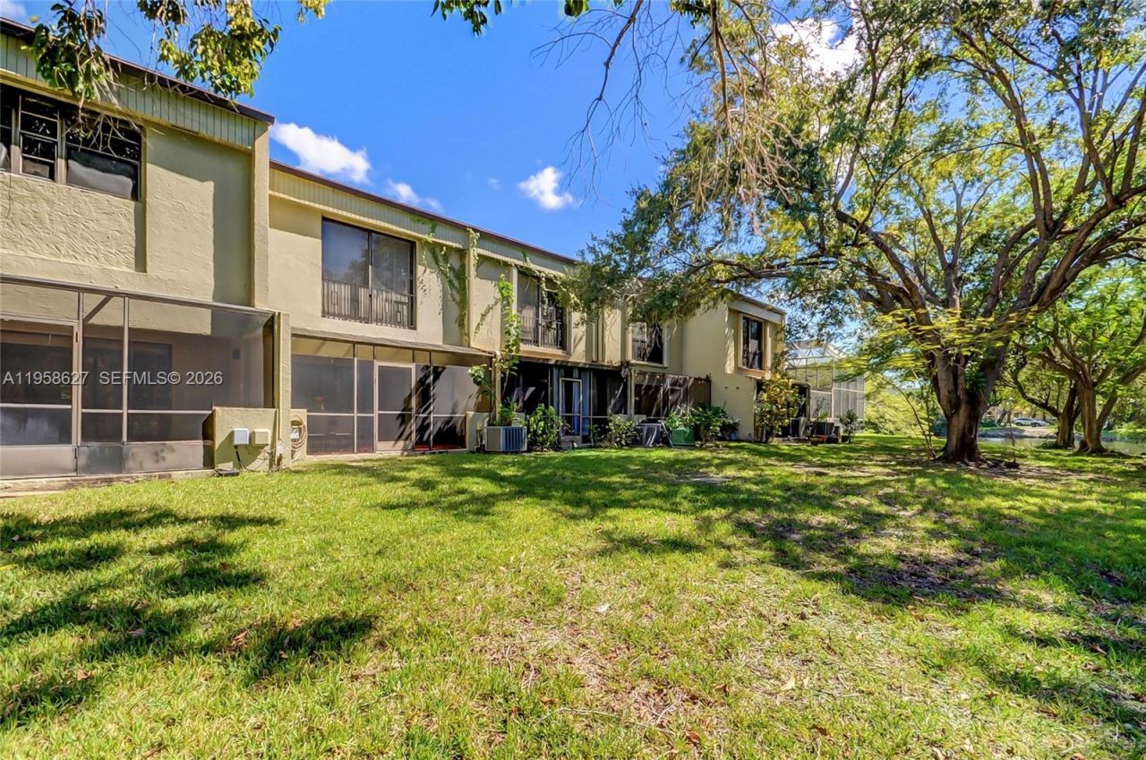 3831 Estepona Ave , Unit 11-D-2, Doral, FL 33178 Photo