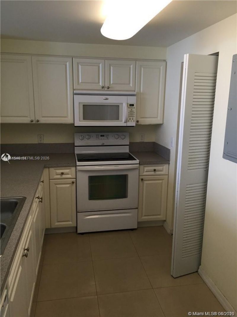 1 Glen Royal Pkwy , Unit 1404, Miami, FL 33125 Photo