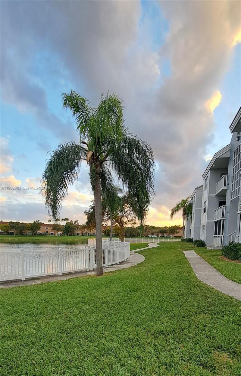 8520 SW 212th St, Unit 306, Cutler Bay, FL 33189 Photo