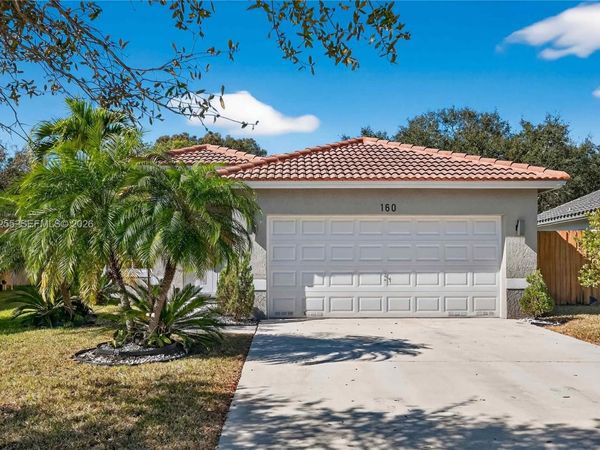 160 SW 206th Ave, Pembroke Pines, FL 33029
