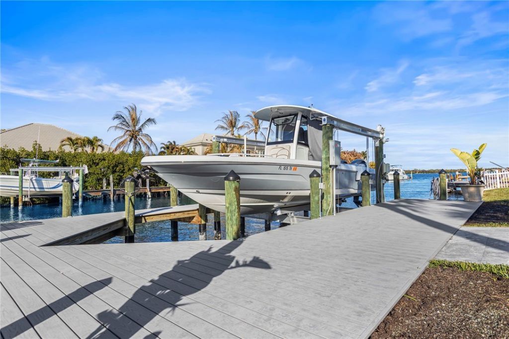 8 Seahorse Lane, Vero Beach, FL 32960 Photo