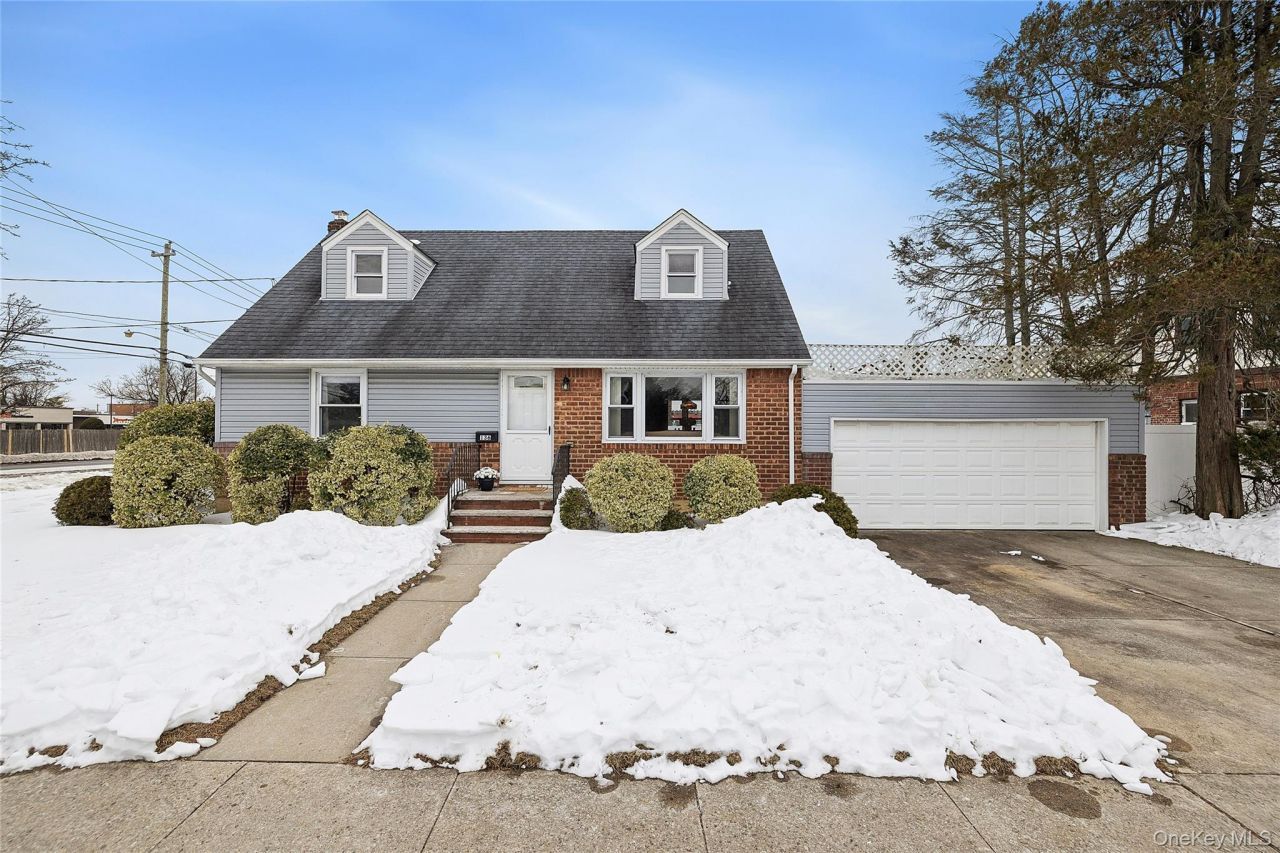 136 3rd Street, New Hyde Park, NY 11040 Main Photo