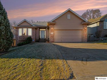 4915 Fountain Drive, Papillion, NE 68133