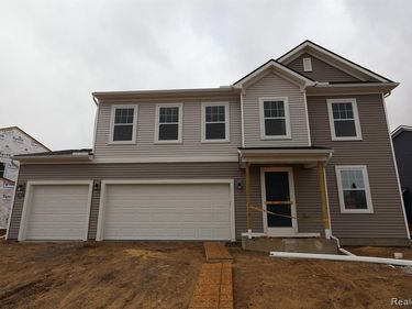 360 Hidden River W, Holly Twp, MI 48442