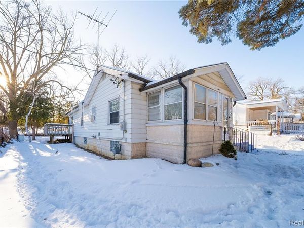 37 Omar Street, Pontiac, MI 48342