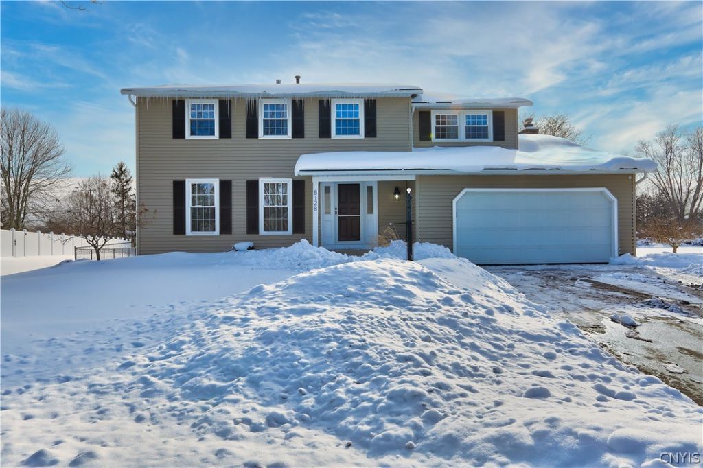 8128 Balsamwood Lane, Liverpool, NY 13090 Main Photo