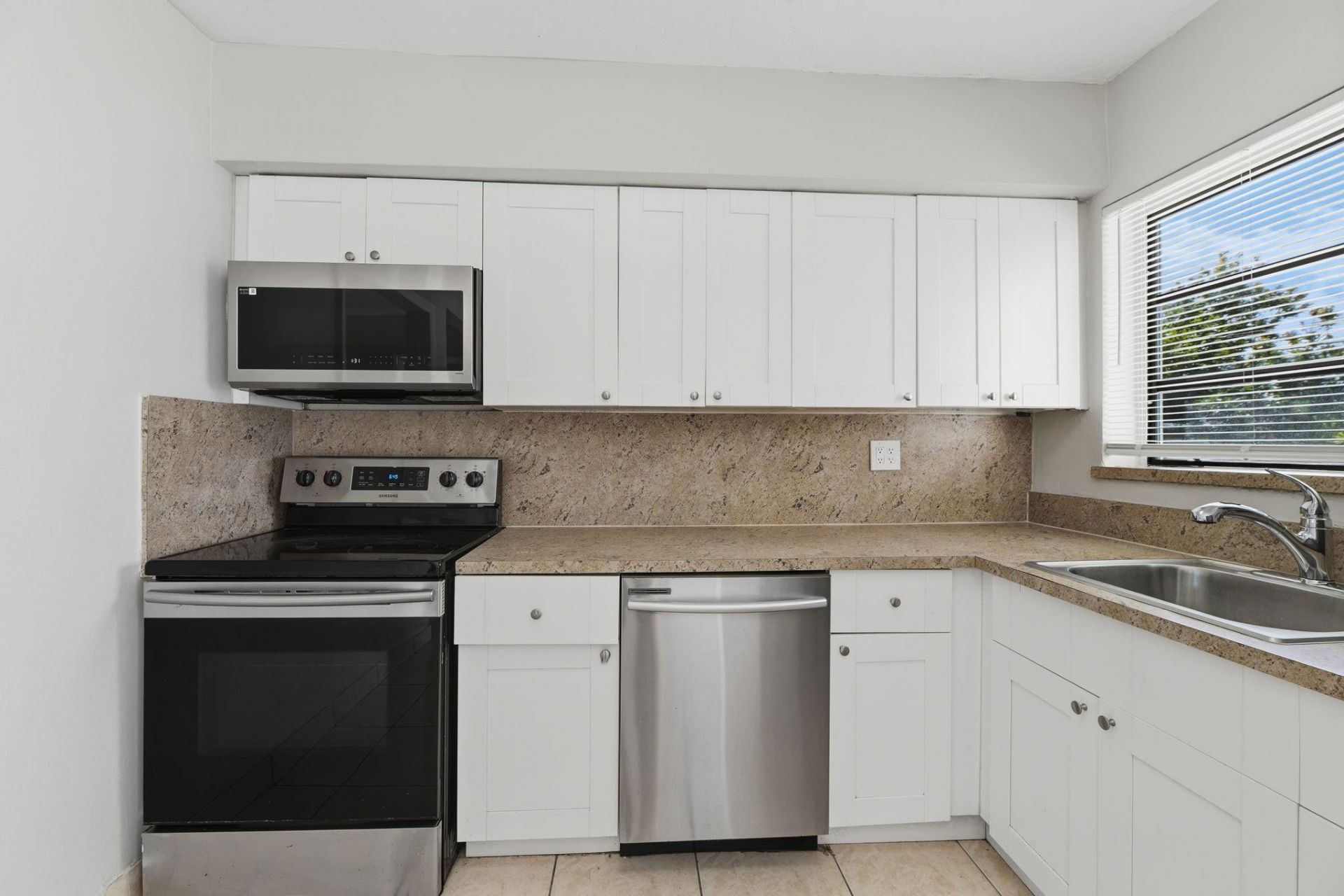 18000 NW 6th Court, Miami, FL 33169 Photo