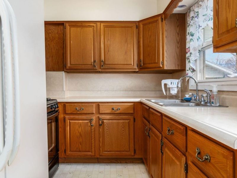 1284 Thurston Drive, Columbus, OH 43227 Photo 13