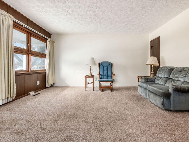 1284 Thurston Drive, Columbus, OH 43227 Photo 4