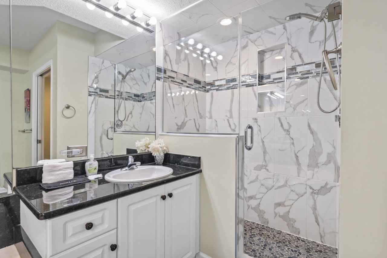 4801 Harbor Pointe Dr. Photo 5