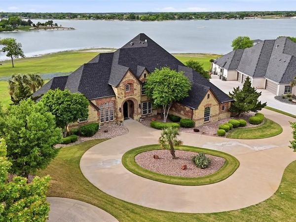 110 Eagle Point Drive, Waxahachie, TX 75165