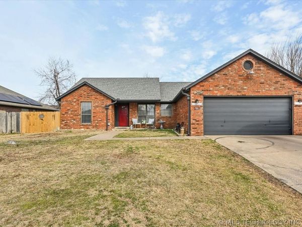 13773 S Oak Place, Glenpool, OK 74033