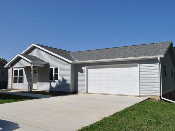 304 S 4th Avenue, Dedham, IA 51440