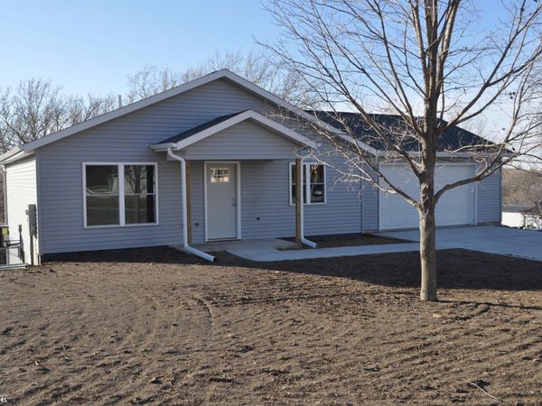 304 S 4th Avenue, Dedham, IA 51440