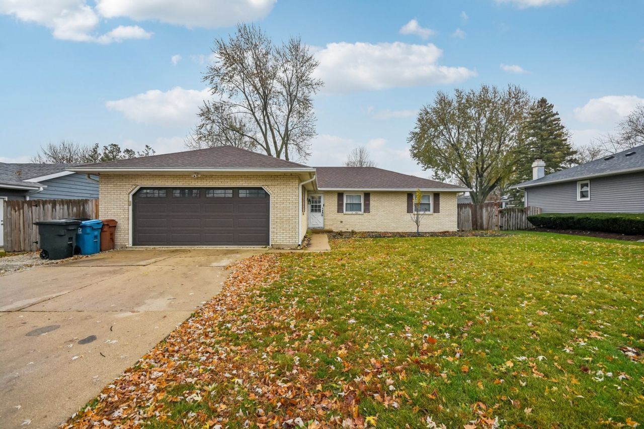 1071 Almond Drive, Aurora, IL 60506 Main Photo