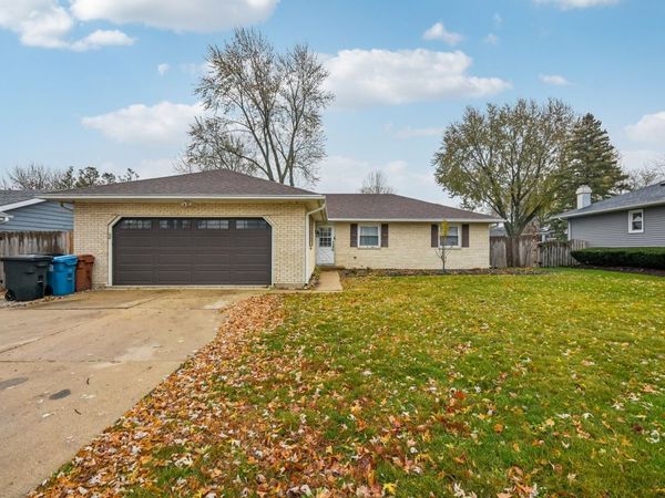 1071 Almond Drive, Aurora, IL 60506